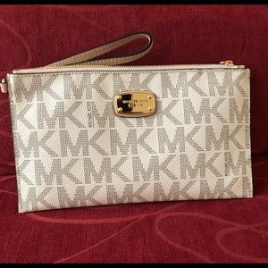 S-O-L-D..!! Michael Kors Jet Set wristlet.!